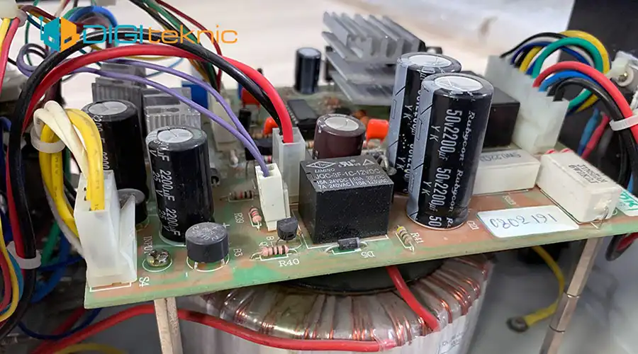 تعمیر انواع منبع تغذیه (Power Supply) 4 منبع تغذیه آزمایشگاهی